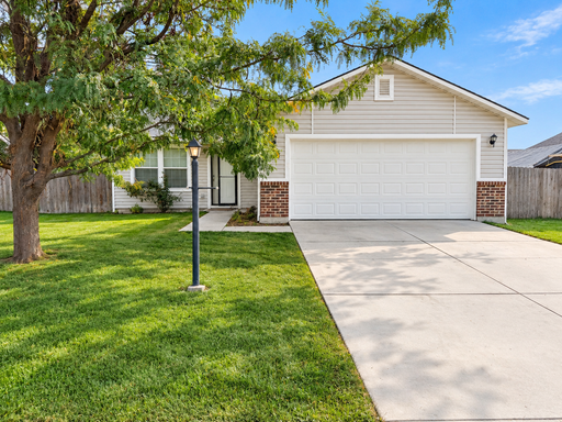 Spacious 3-Bedroom Caldwell Home Near Downtown & Indian Creek Plaza | Fenced Yard, 2-Car Garage & Easy I-84 Access – photo 1