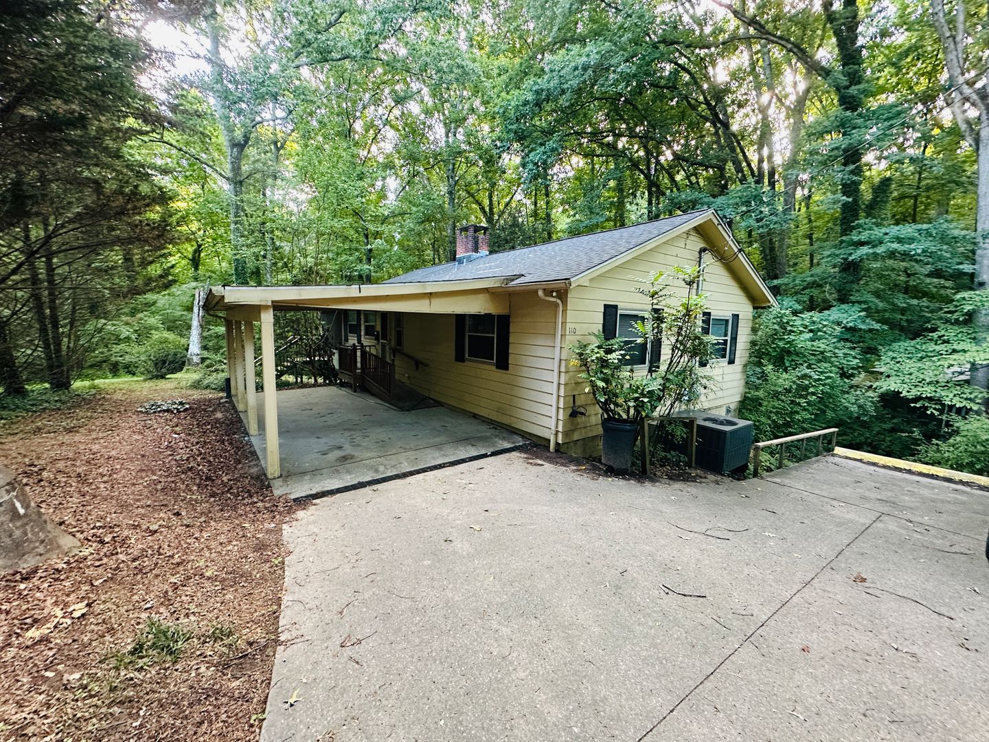 Oak Ridge House: 110 Chatham Ln