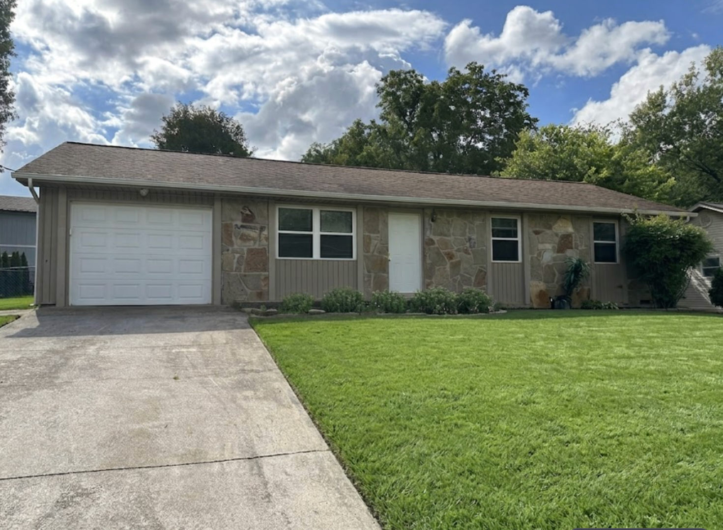 Knoxville House: 1129 Roswell Rd.