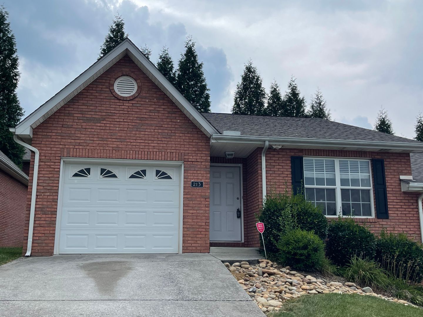 Knoxville House: 213 Timbercreek Way