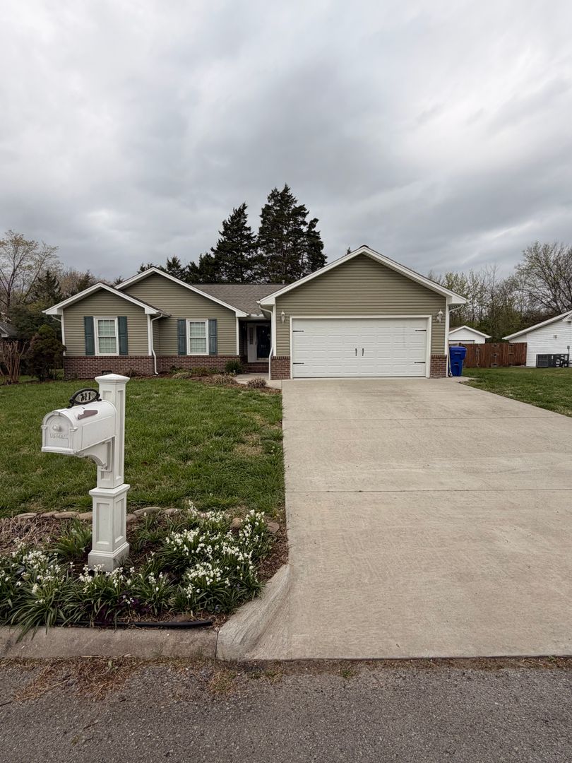 Clinton House: 711 Marlin Ln