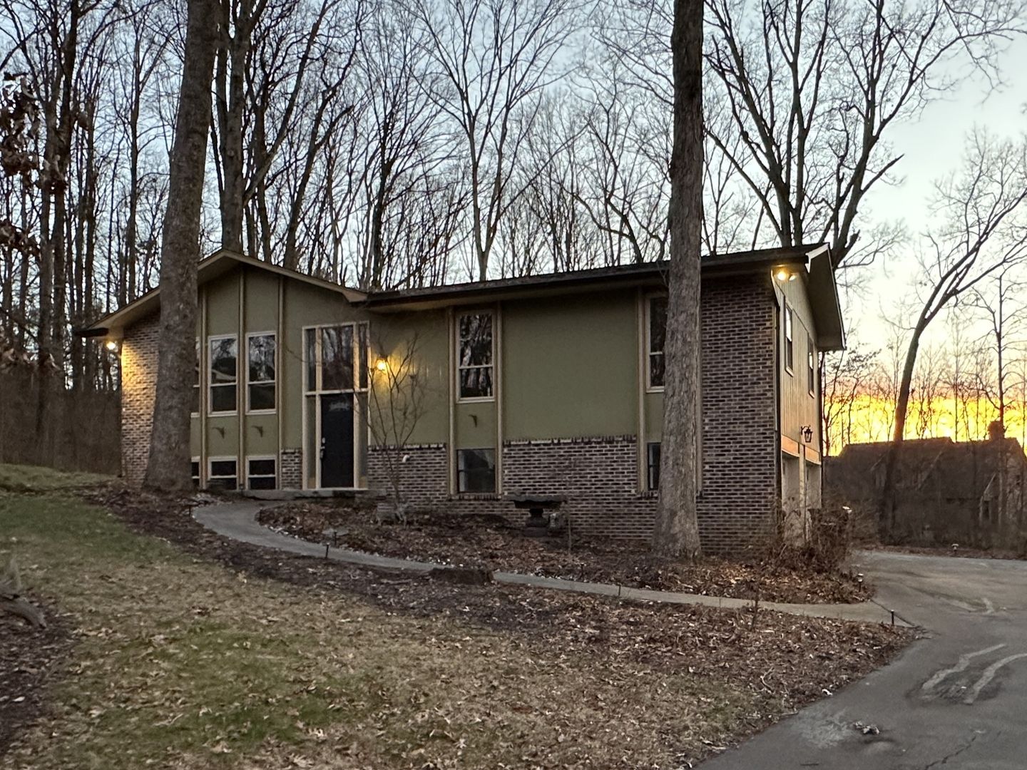 Farragut House: 303 Highstone Ln.