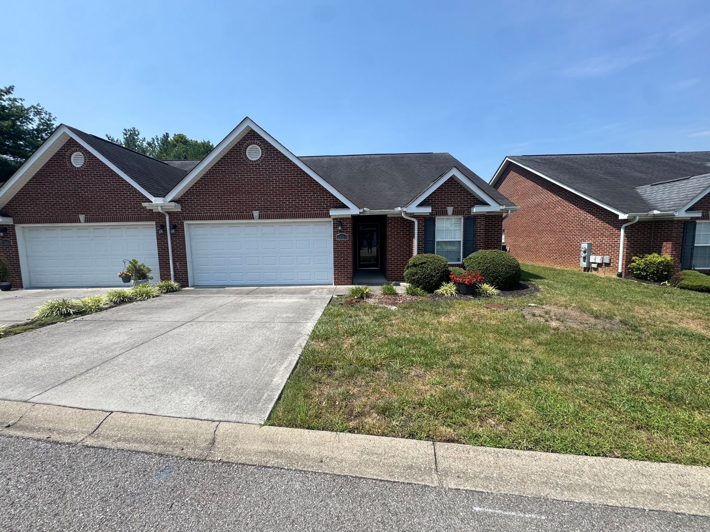 Knoxville House: 2103 Beacon Light Way