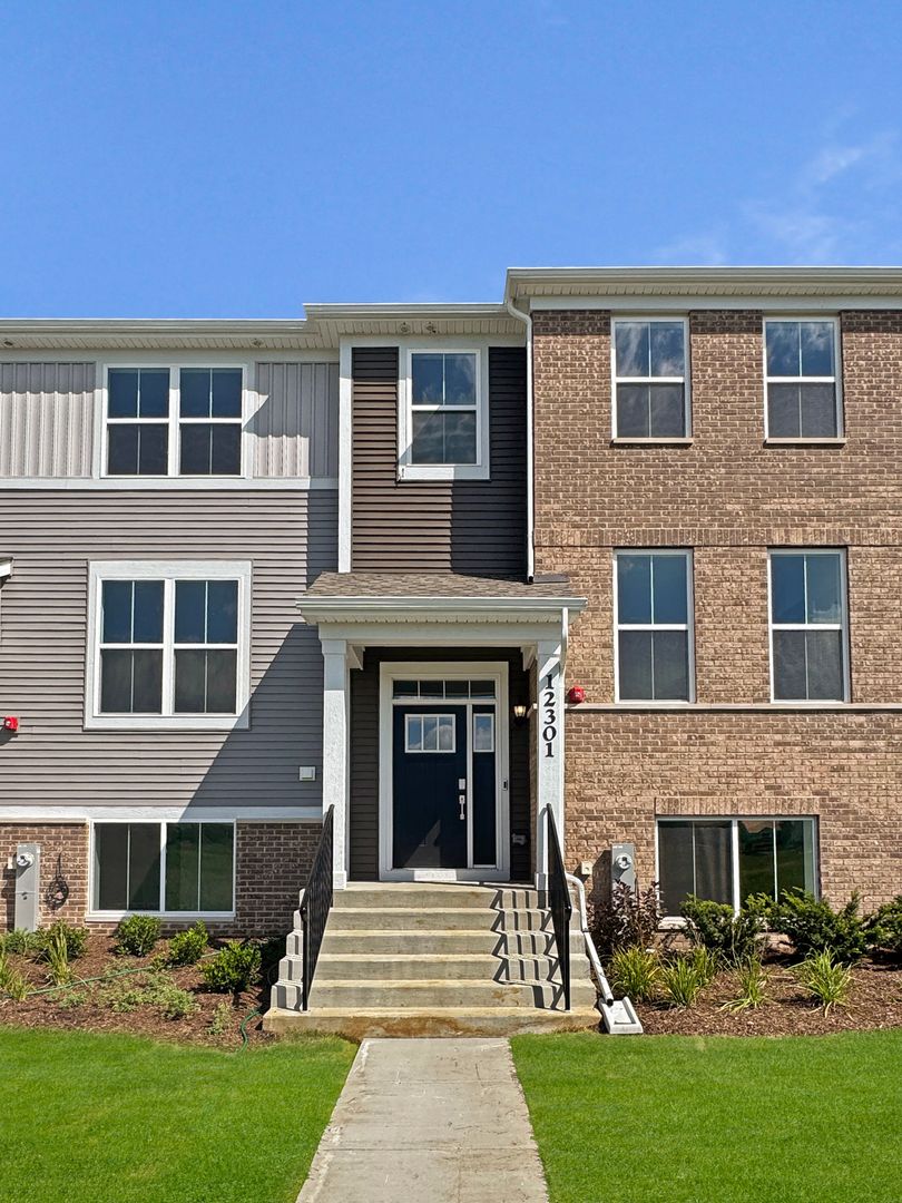 3 Bedroom 2.5 Bathroom Brand New Construction Townhome! End Unit!