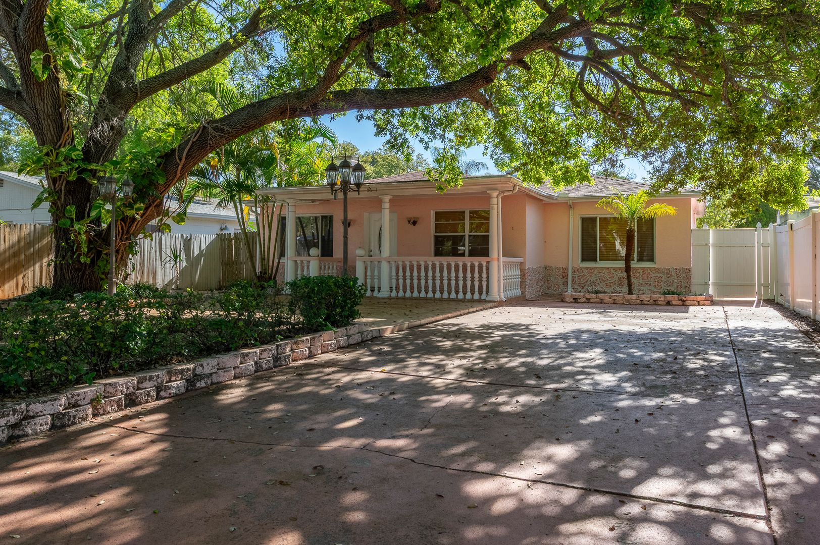 St Petersburg House: 5601 Willow St. N