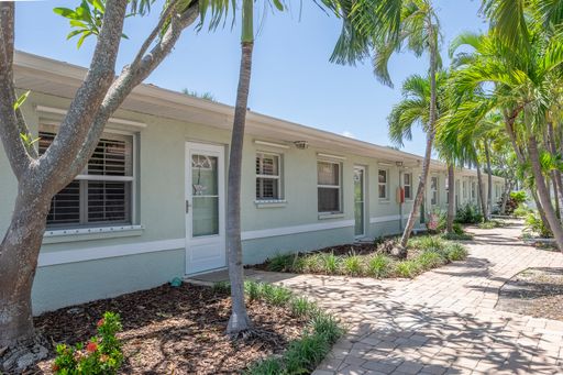 9040 Blind Pass Rd #B1 – Beachside 1/1 Condo Steps from the Sand