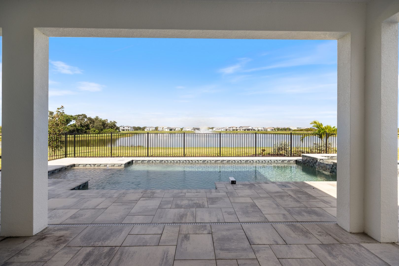 2609 Waterfront Cir 1 of 8