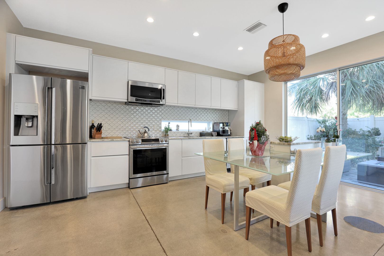 Sarasota Townhome: 2056 Roselawn St