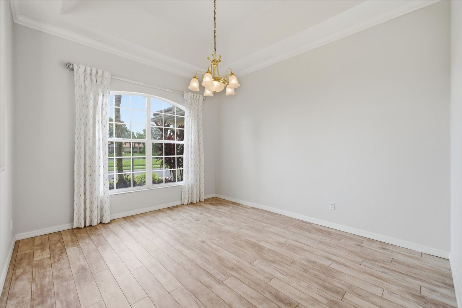 4956 Bridgehampton Blvd 7 of 12