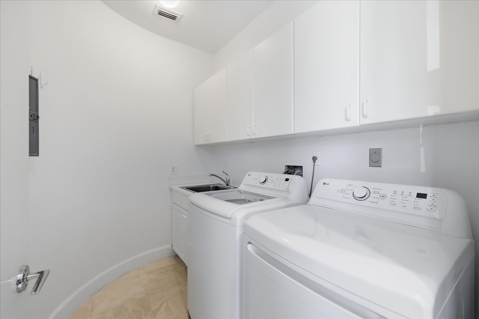 Laundry room at 5801 Gulf of Mexico Dr