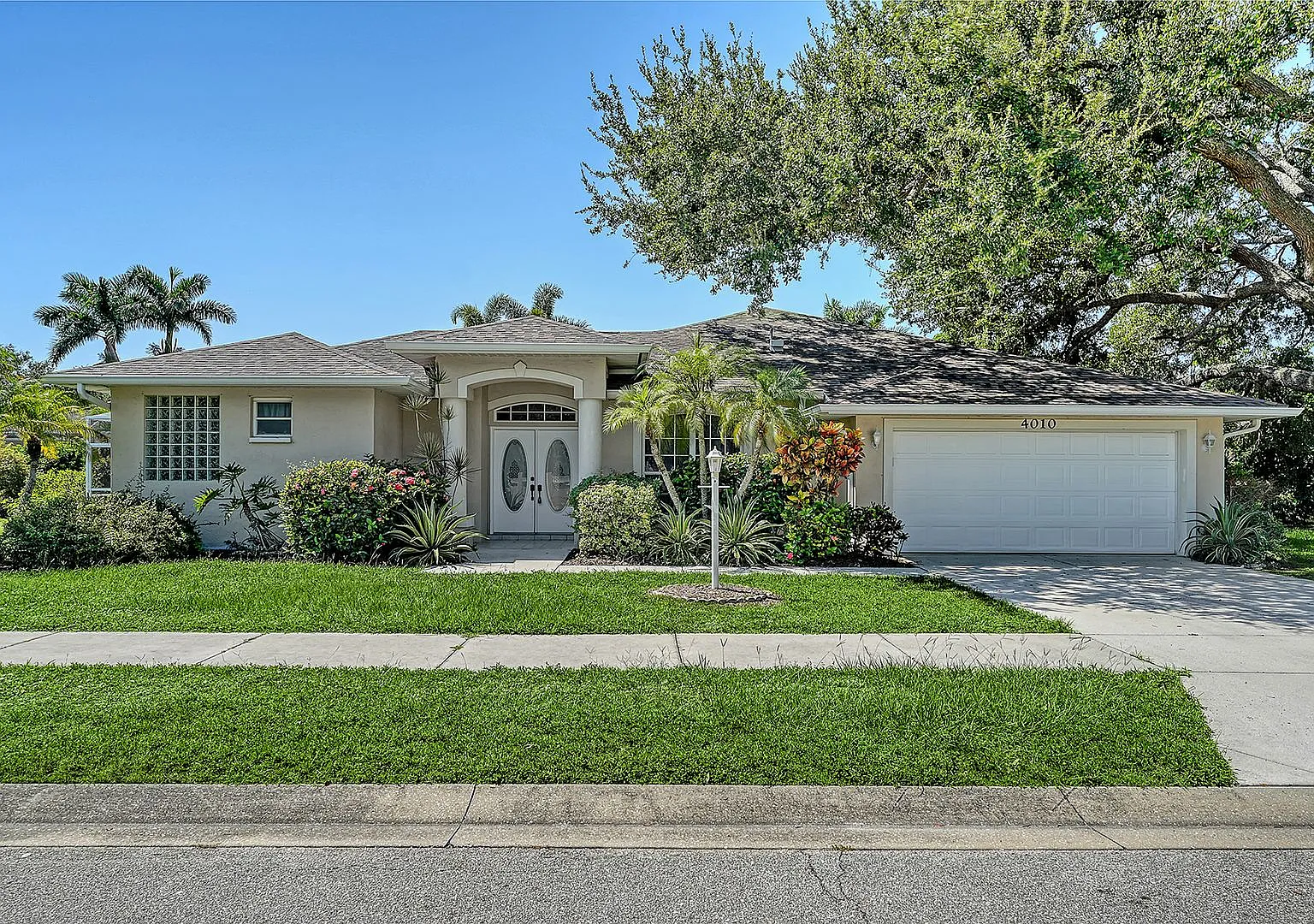 Sarasota House: 4010 Green Tree Ave