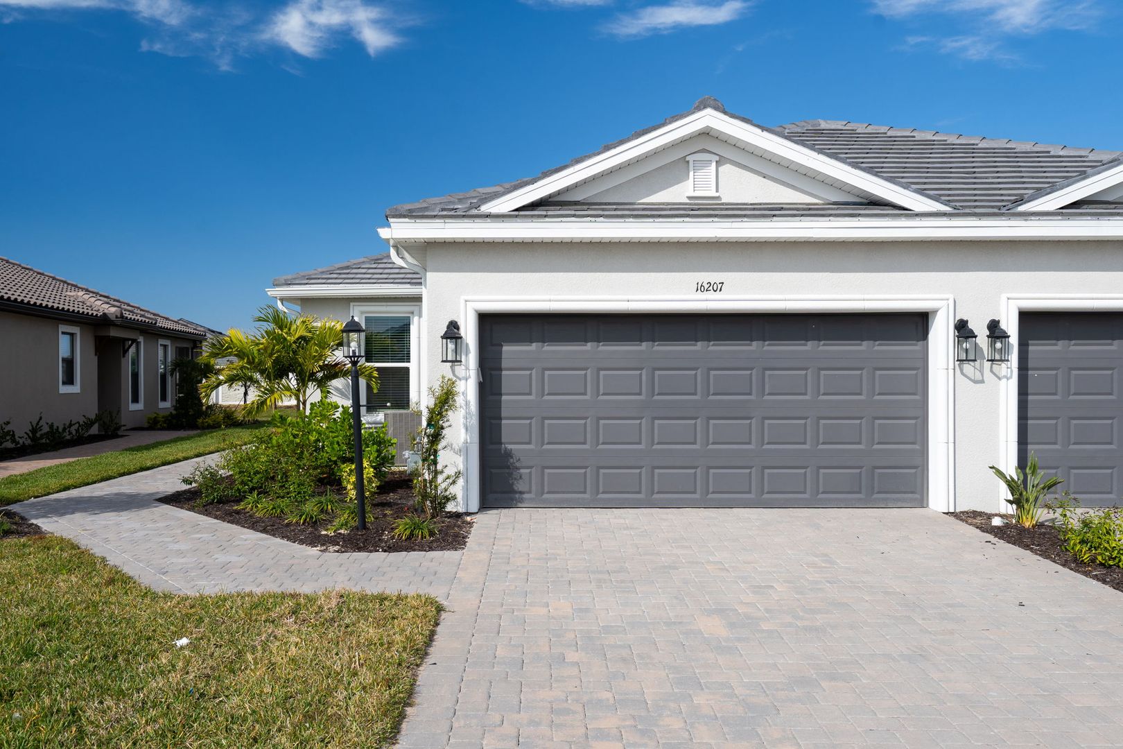 Luxury 2 Bedroom 2 Bath Plus Office & Lanai