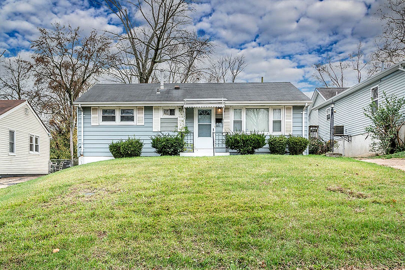 Saint Louis House: 7114 Curtis St.