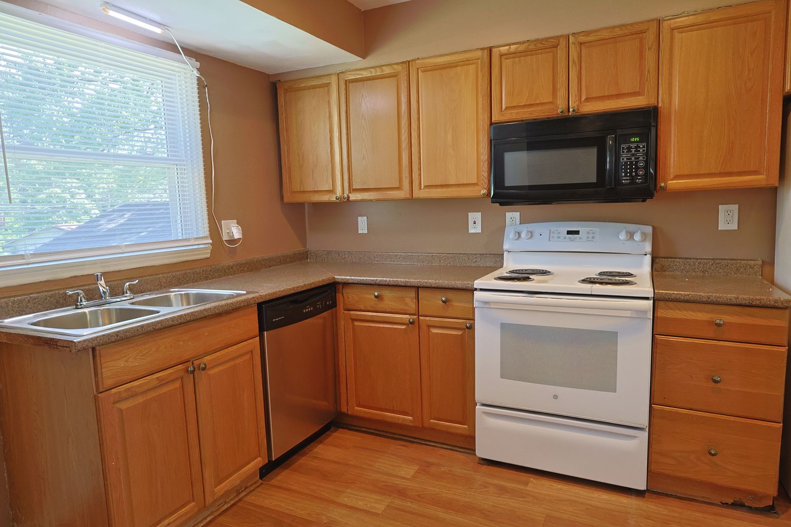 St. Louis House: 325 Caithness Road