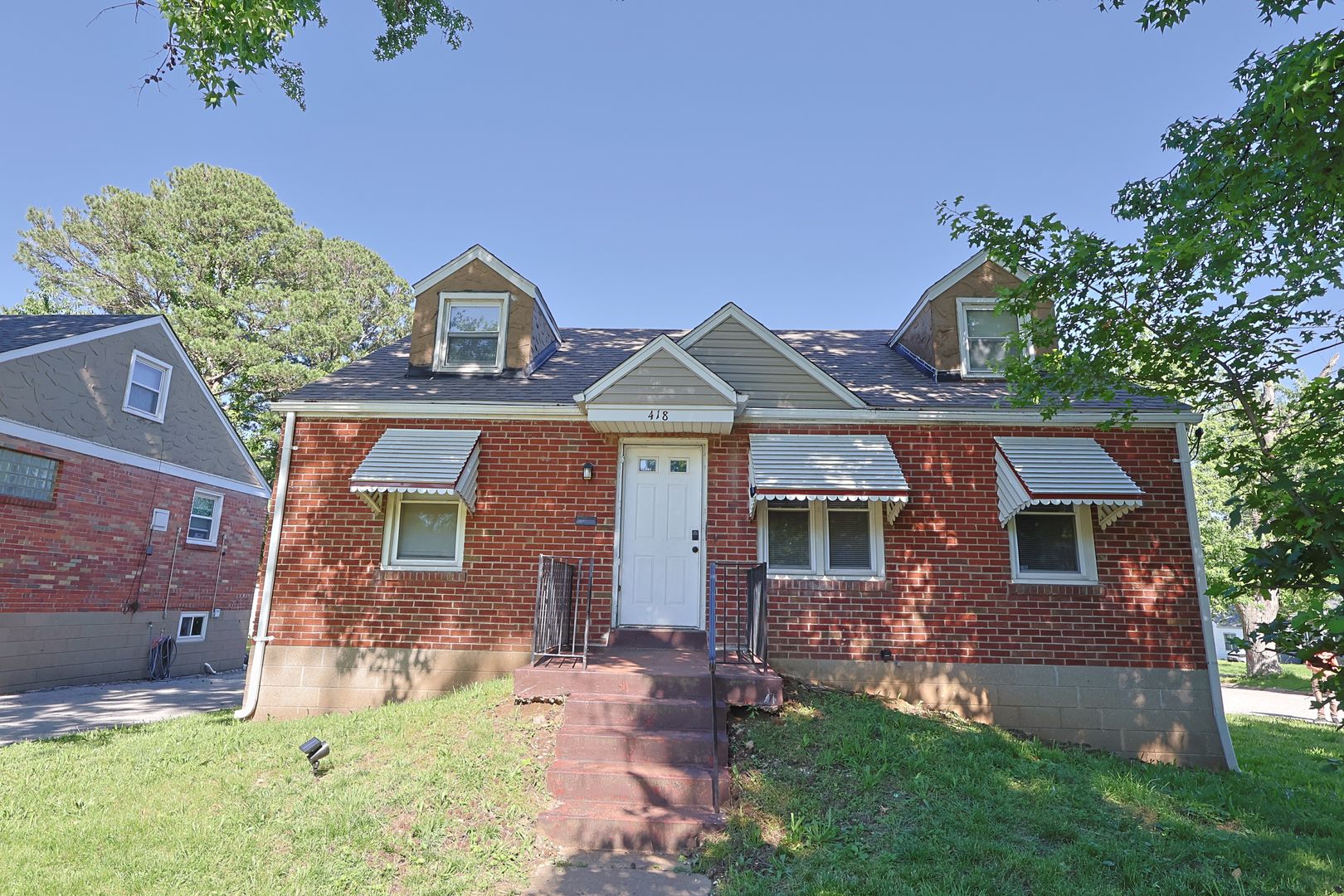 St. Louis House: 418 N Dade Ave.