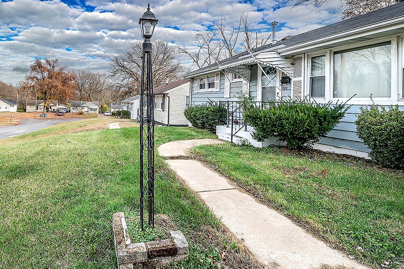 Saint Louis House: 7114 Curtis St.