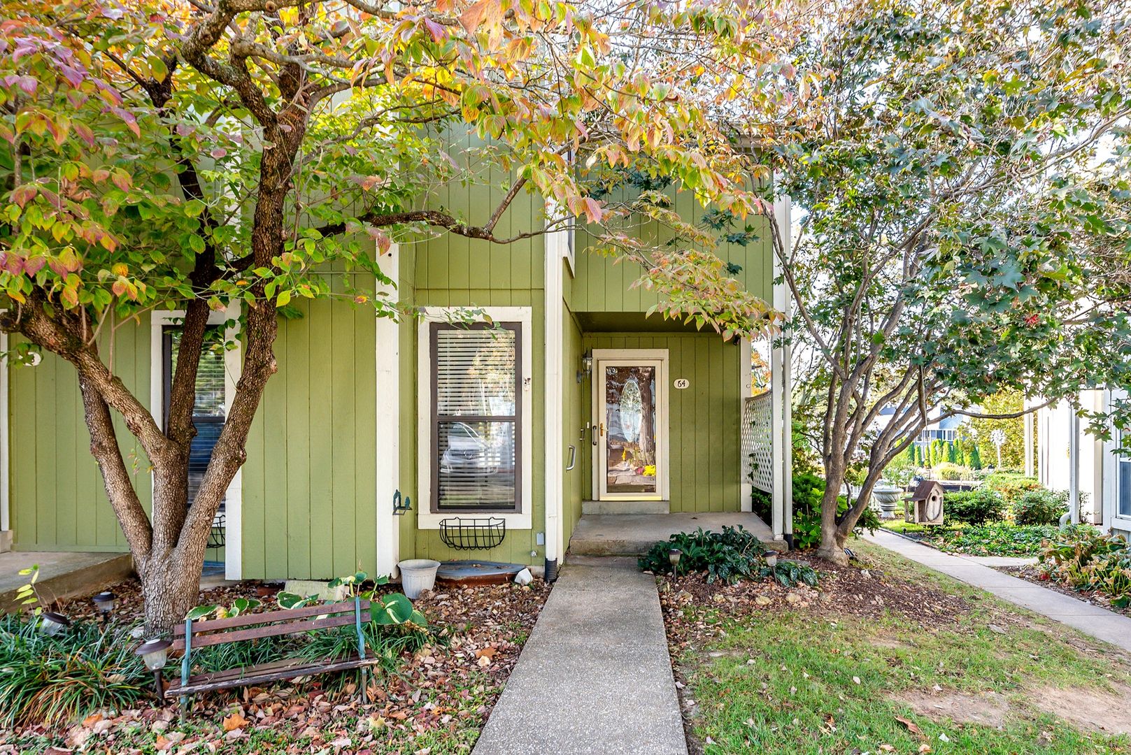 Lake Saint Louis House: 64 Schooner Ln,