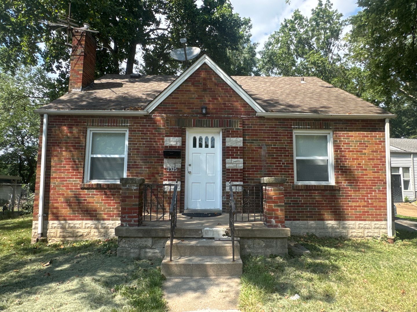 St. Loius House: 2325 Gardner Dr.