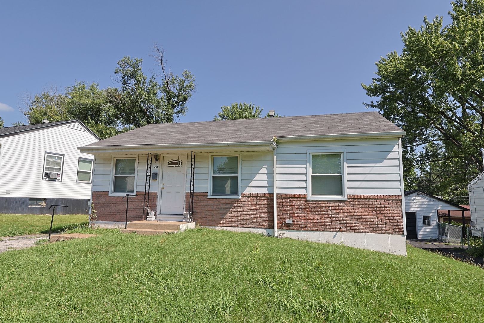 St. Louis House: 325 Caithness Road