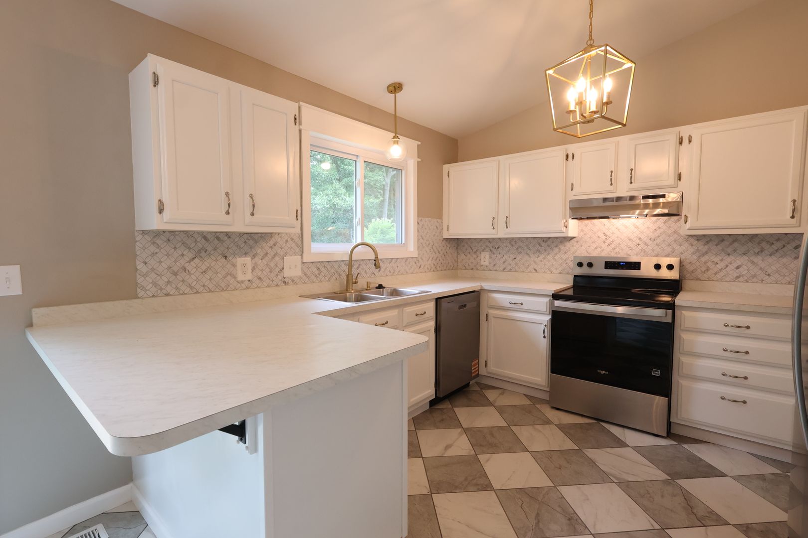 Ballwin House: 622 Rustic Valley Dr