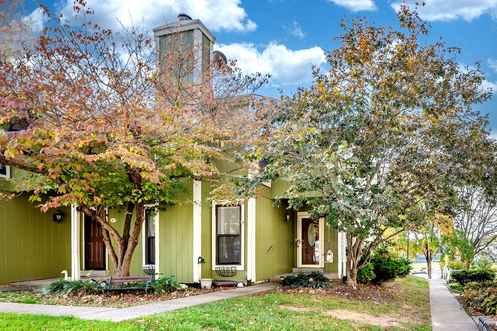 Lake Saint Louis House: 64 Schooner Ln,