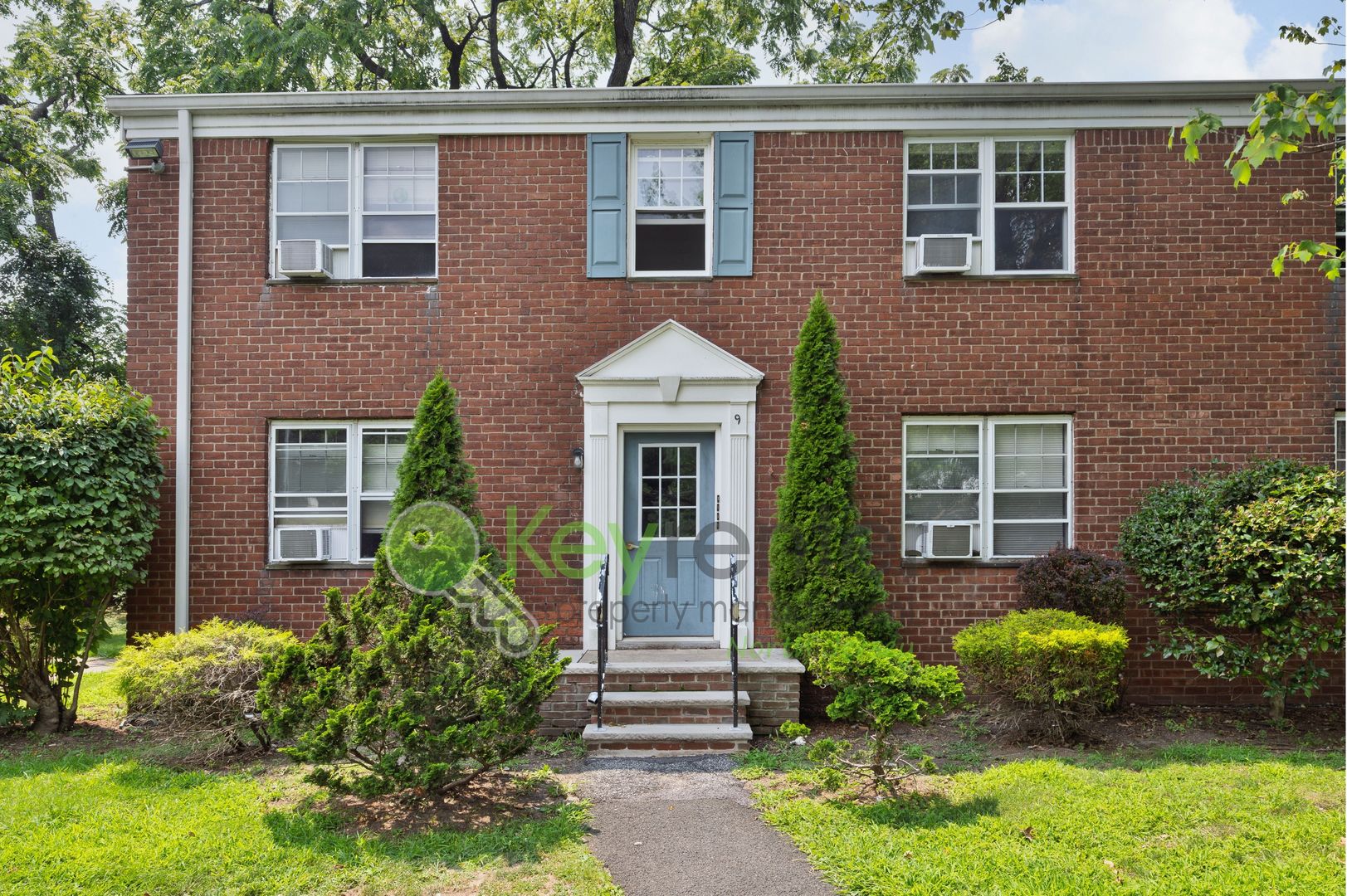 Bloomfield Condo: 9 Brookdale Gardens, Apt D
