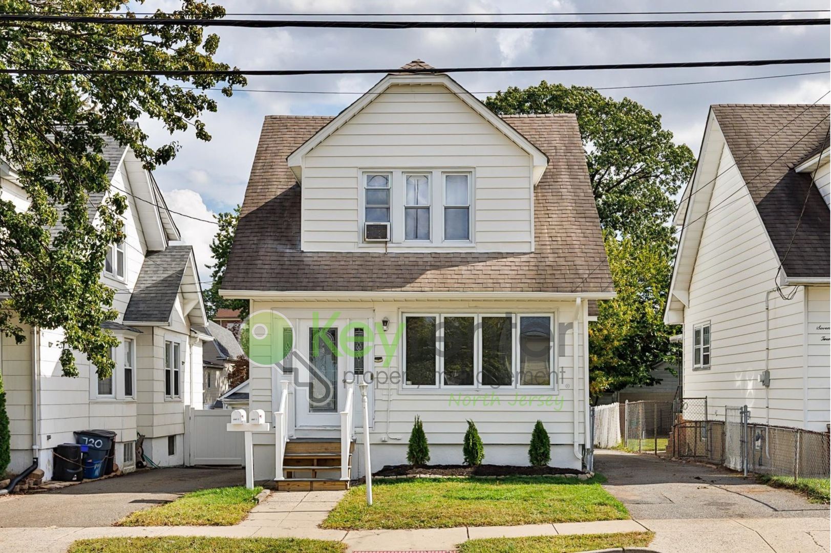 Lyndhurst House: 722 6th St