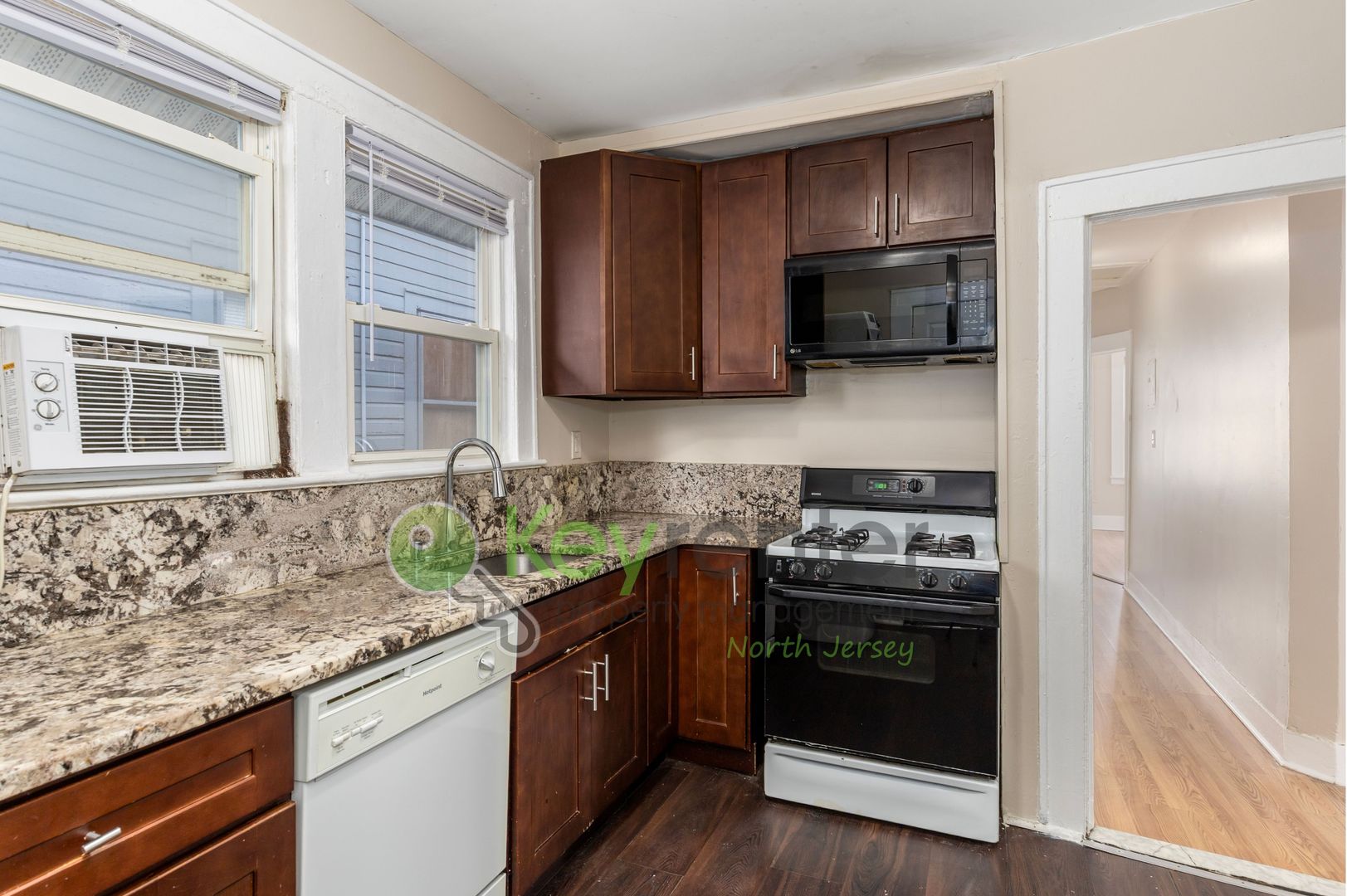 Montclair Apartment: 54 Mission St