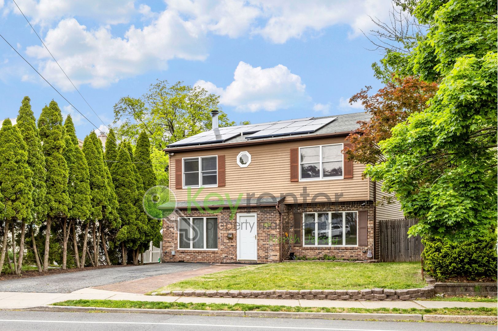 Maywood House: 755 Spring Valley Rd