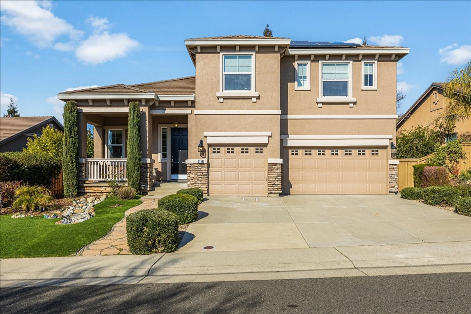 Folsom House: 2156 Woodhead St