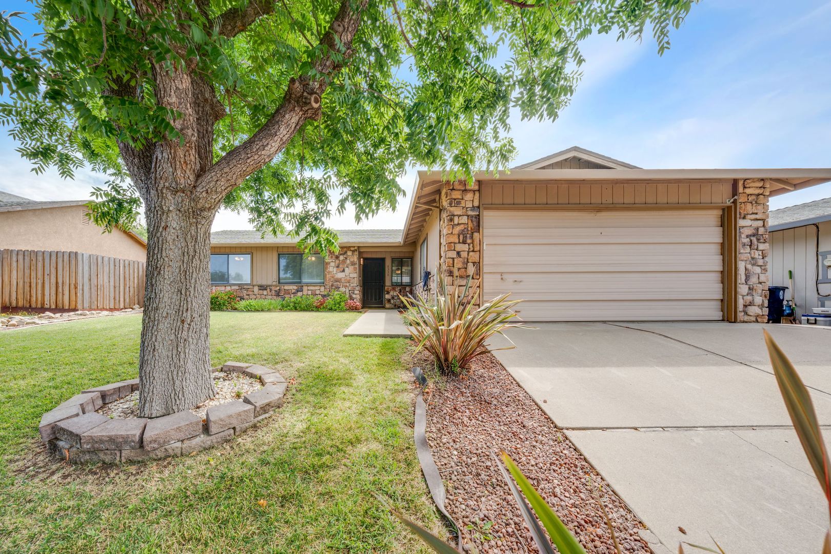 Citrus Heights House: 8338 Willow Tree Way