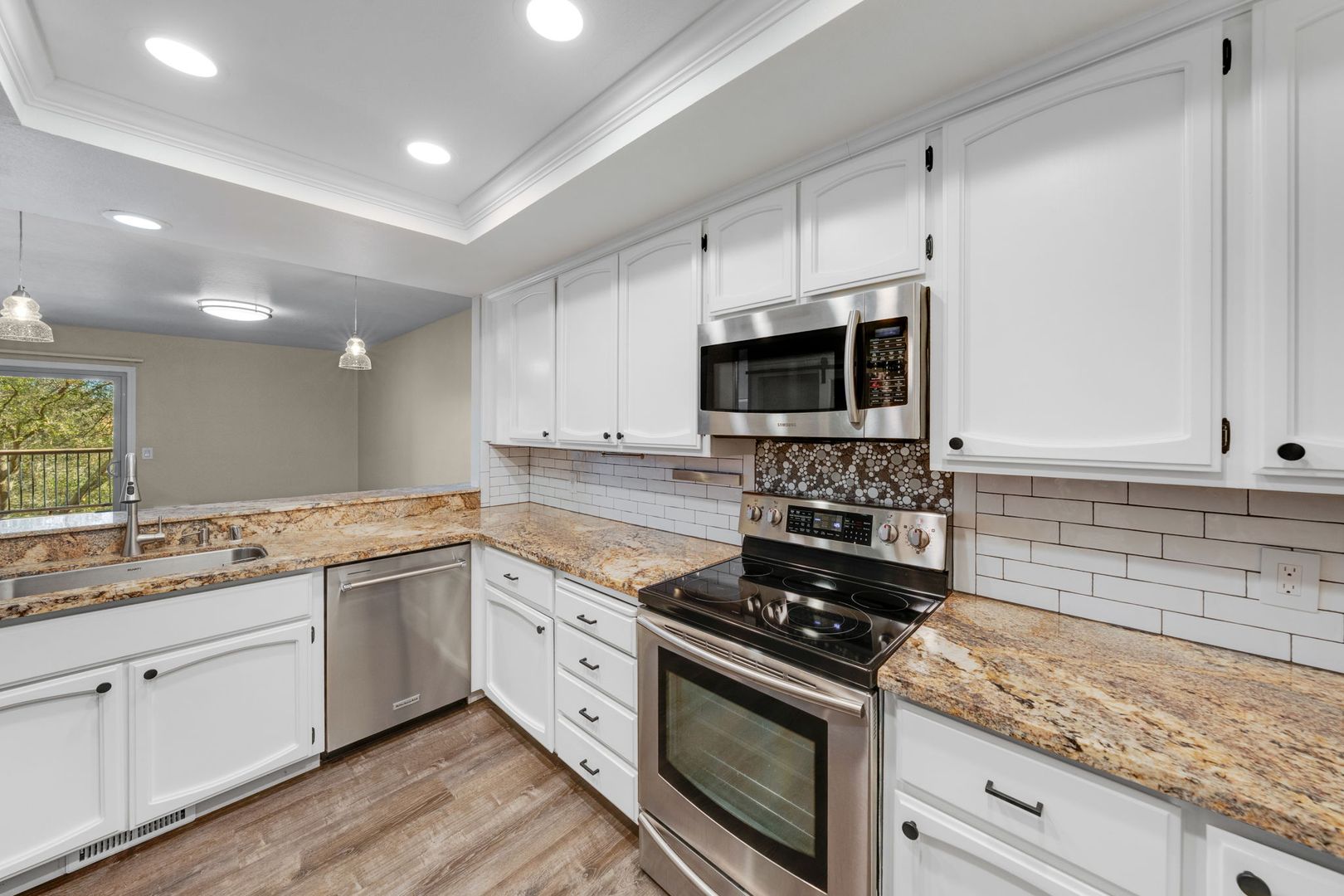 Folsom House: 173 N Grant Ln