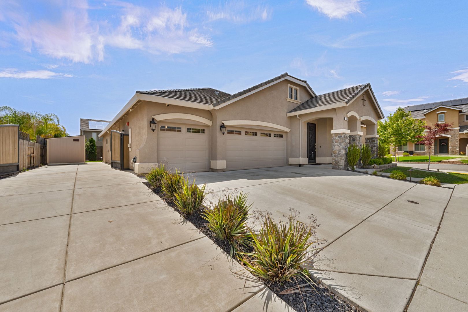 Lincoln House: 200 Moisant Ct.