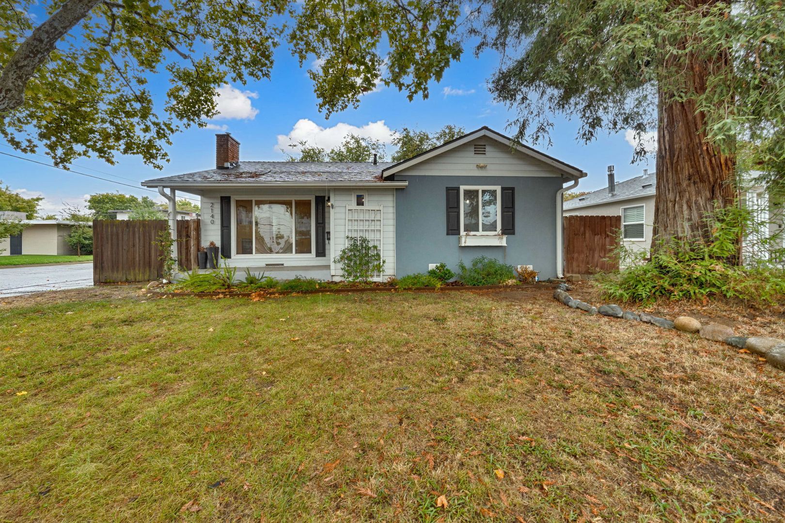 Sacramento House: 2140 16th Ave