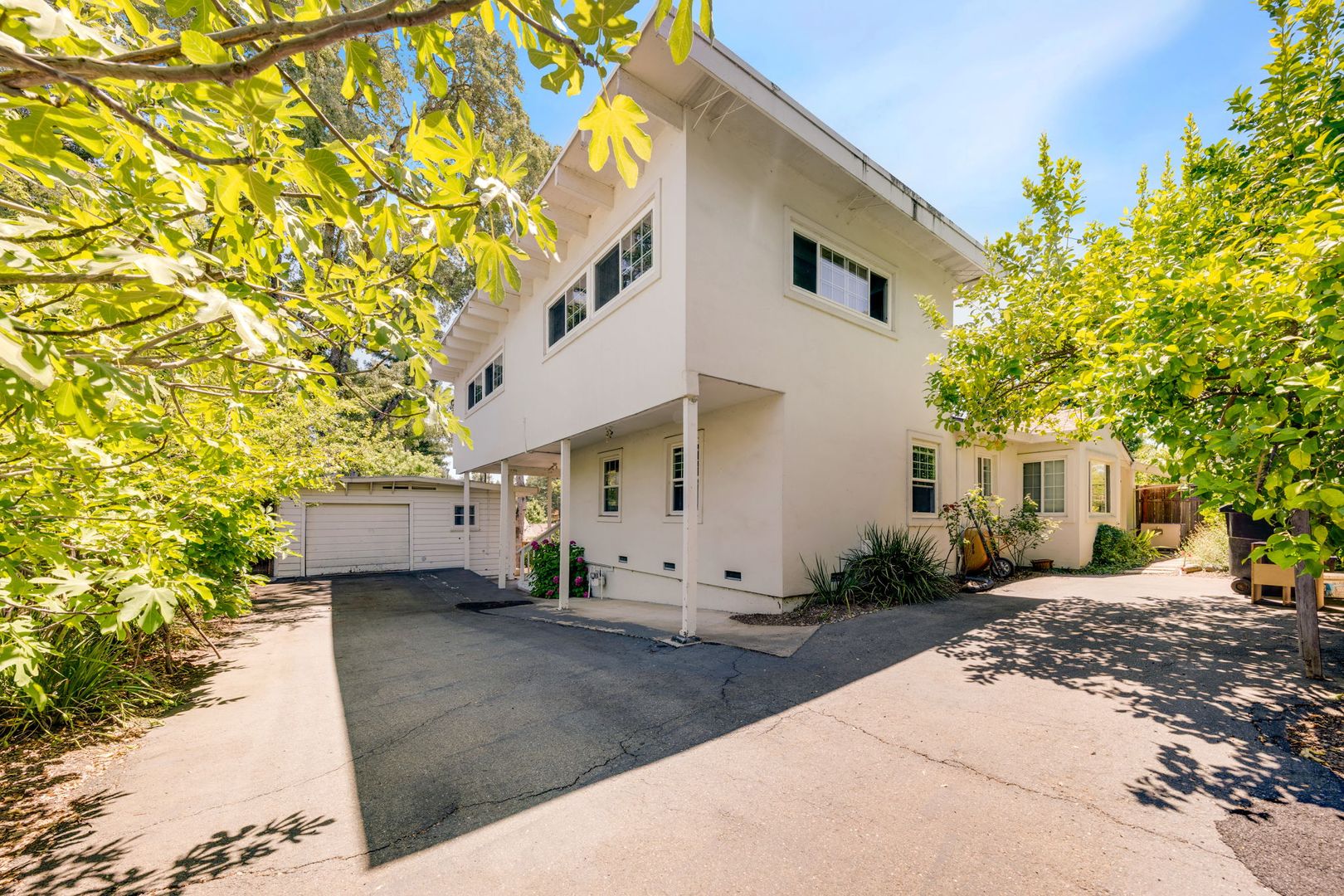 Fair Oaks House: 8150 Winding Way