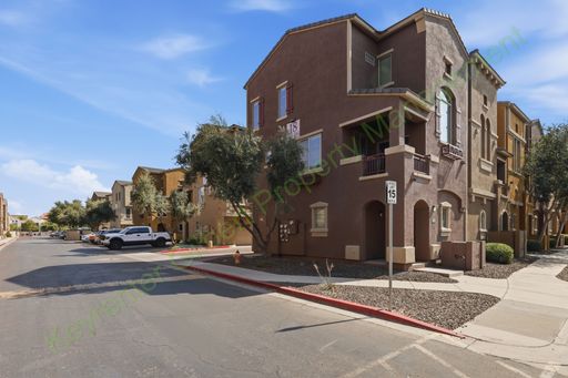 Stylish Chandler Condo with Community Pool in a Prime Location! – photo 1