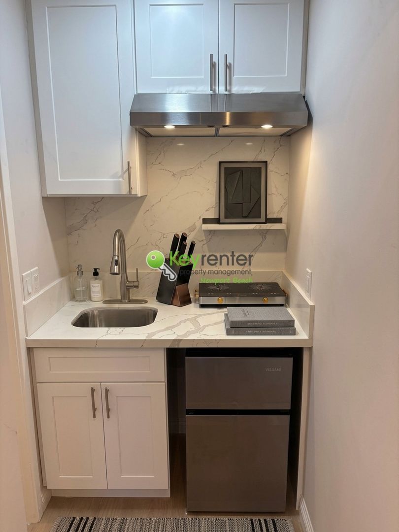 Bright, Cozy & Beachy Studio in San Clemente – Walk to Restaurants! 7 of 9