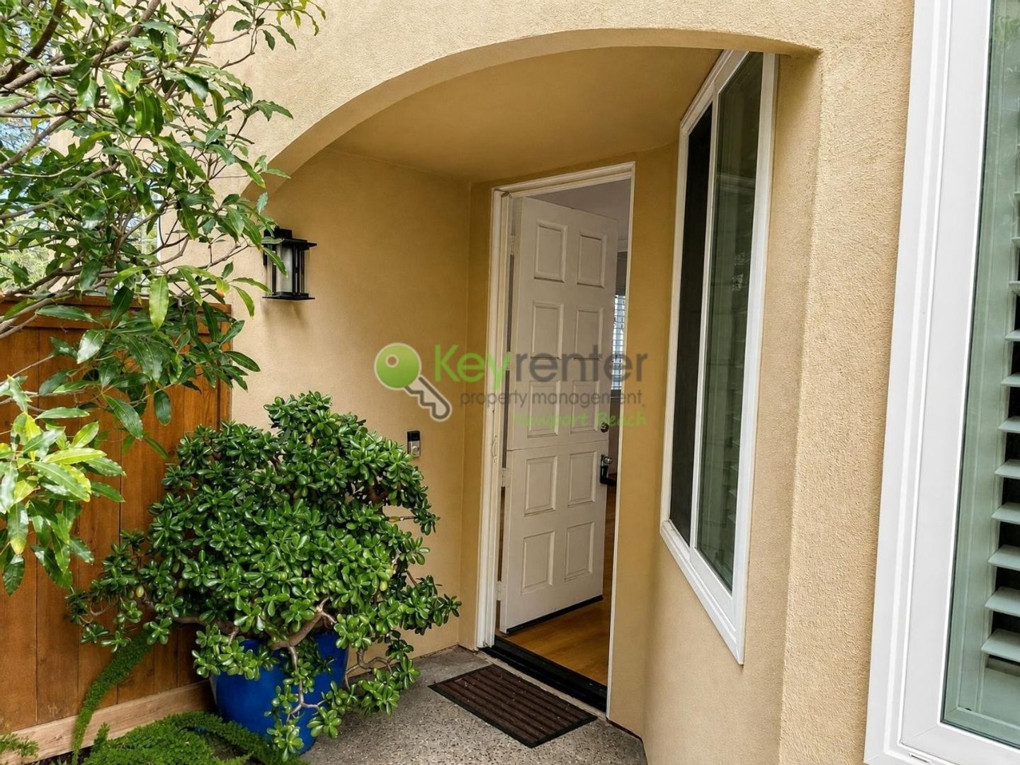 302 E 16th Street 3 of 12