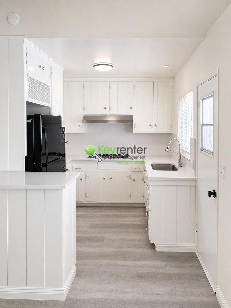 Bright & Beachy One-Bedroom Condo in San Clemente – Walk to Restaurants! 10 of 12