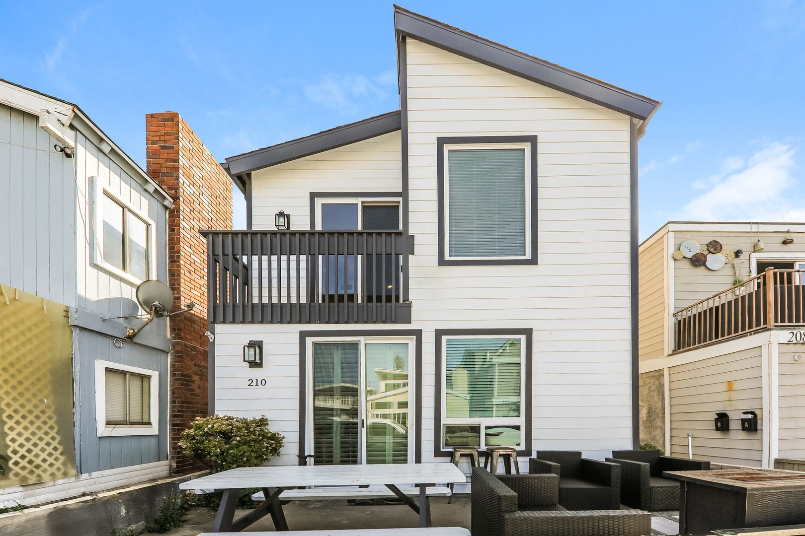 Newport Beach Multiplex: 210 33rd St