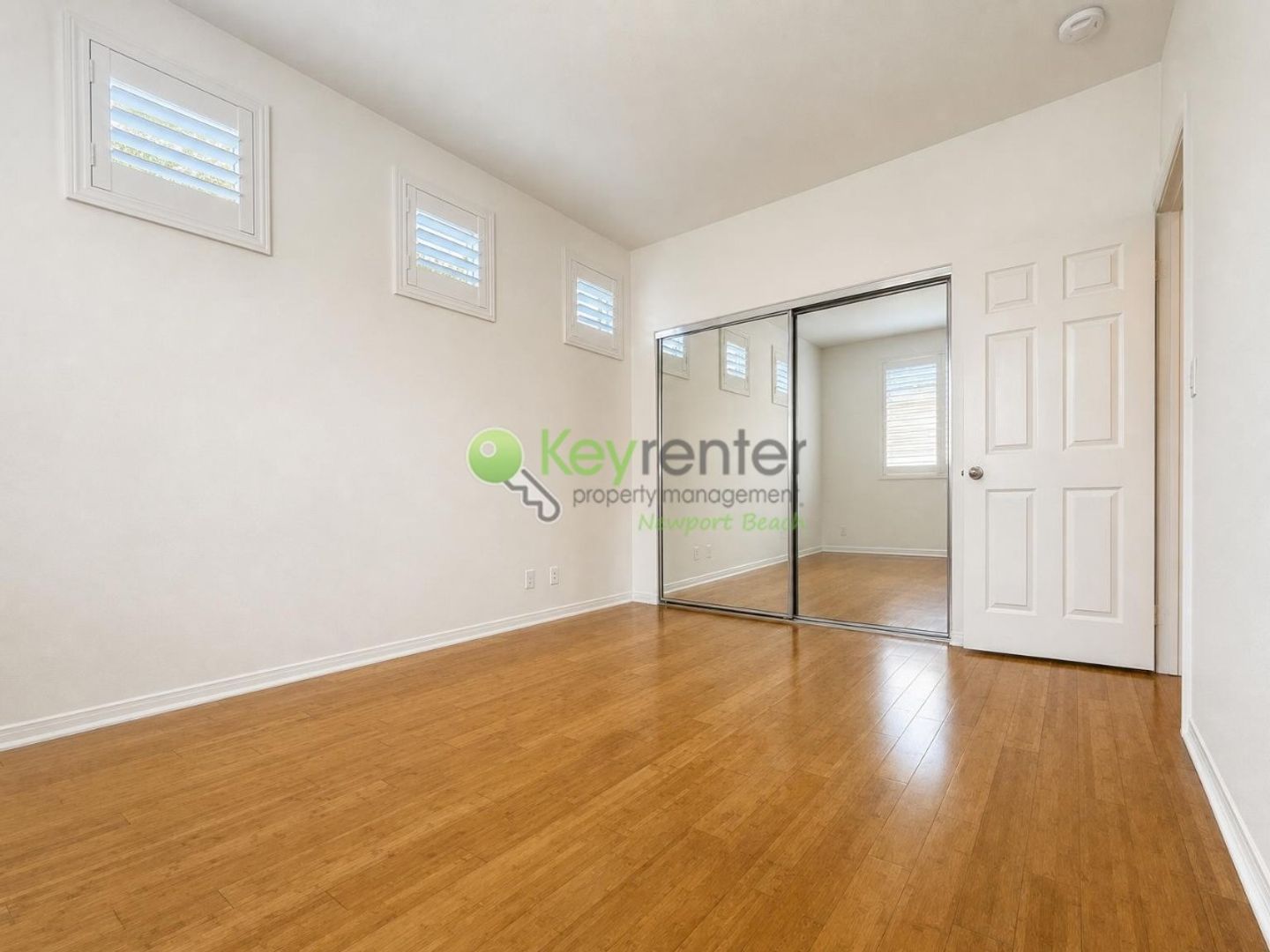 302 E 16th Street 9 of 12