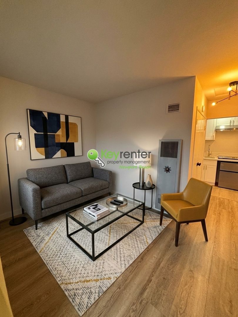 Bright, Cozy & Beachy Studio in San Clemente – Walk to Restaurants! 5 of 9