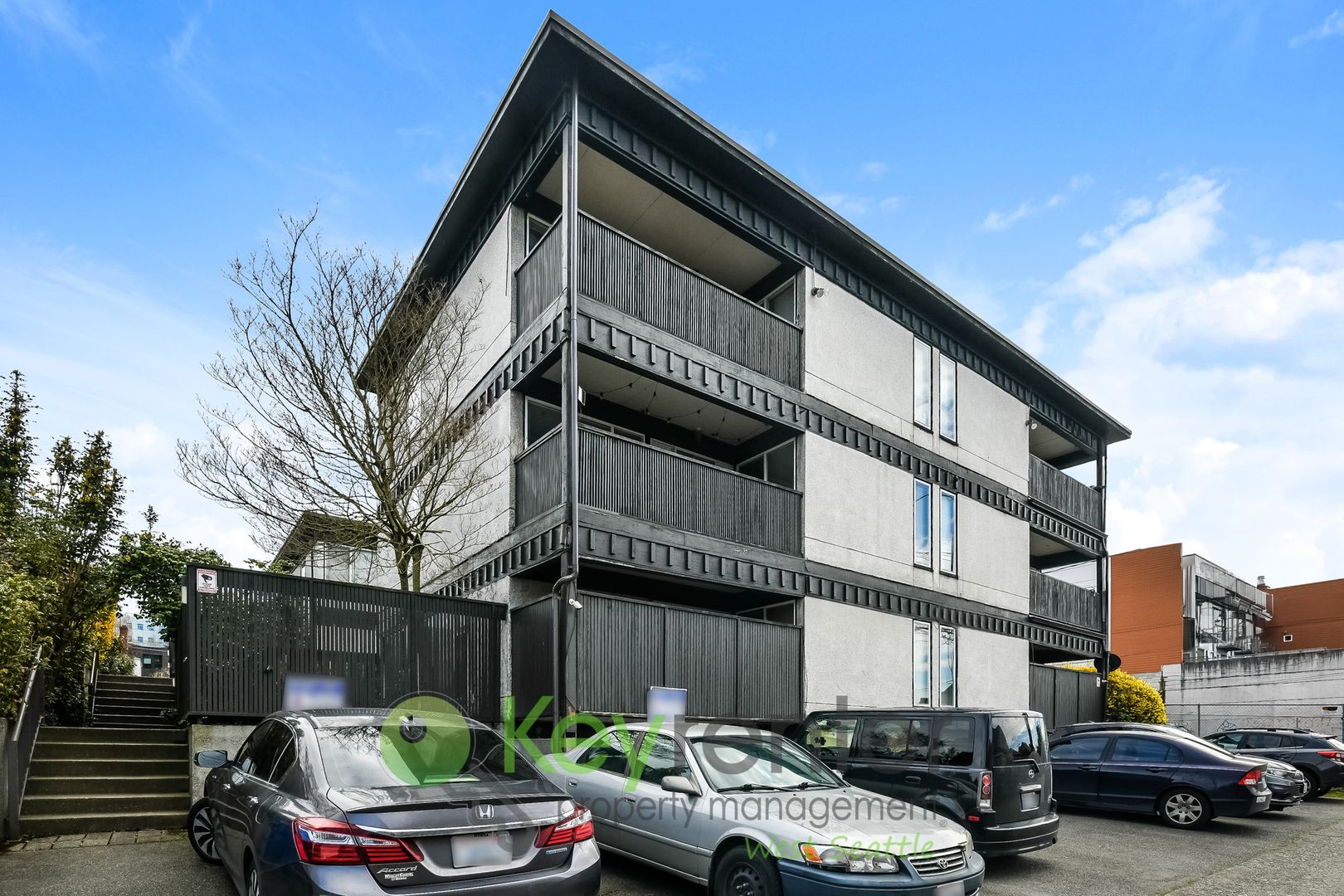 Seattle Apartment: 4329 15th Ave S