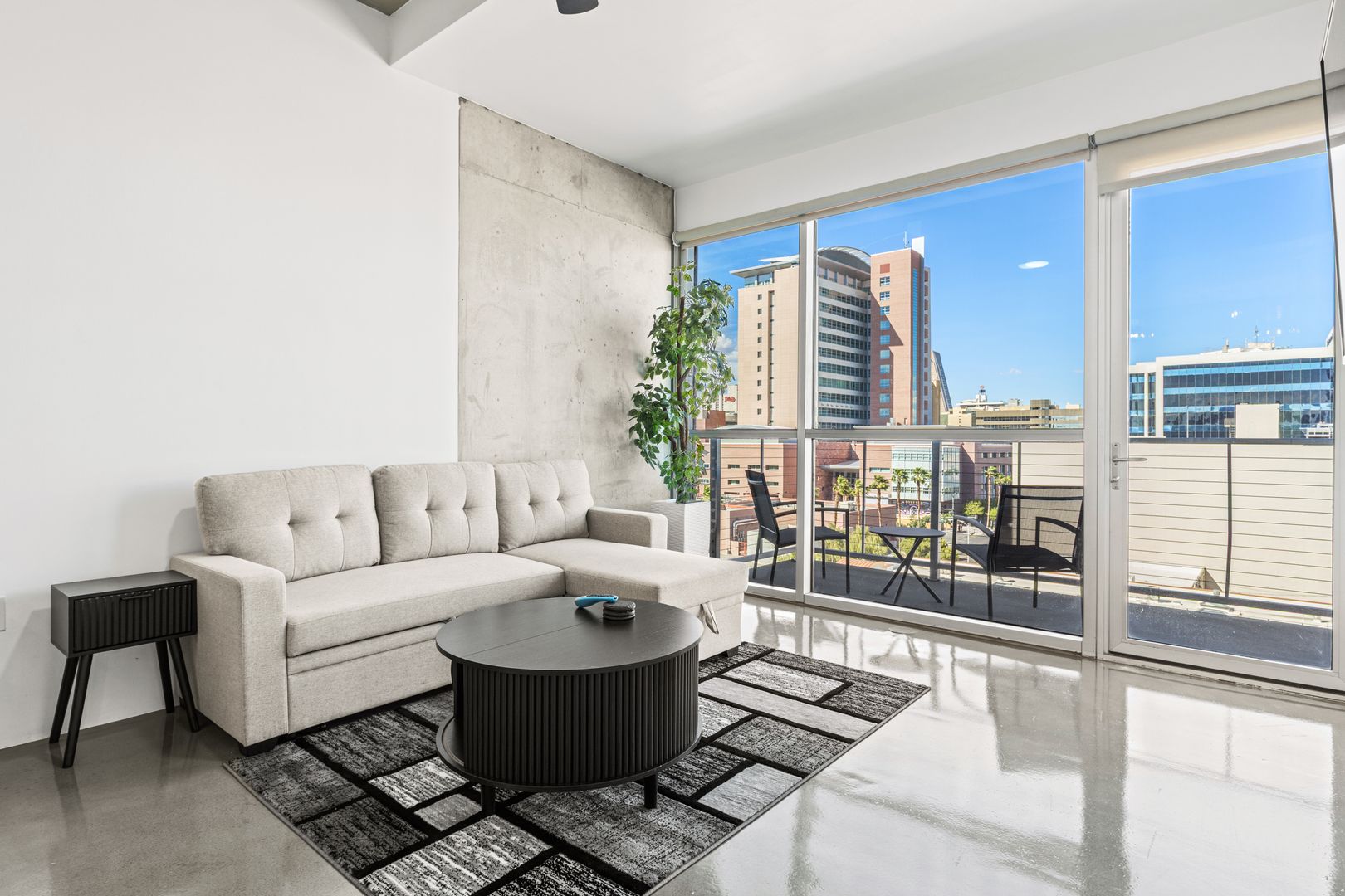 Las Vegas House: 353 E Bonneville Ave