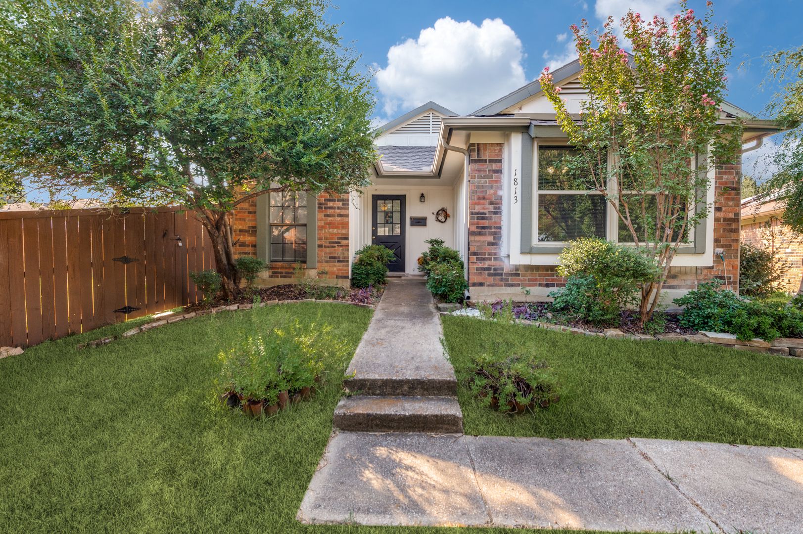 Carrollton House: 1813 Sherwood Pl