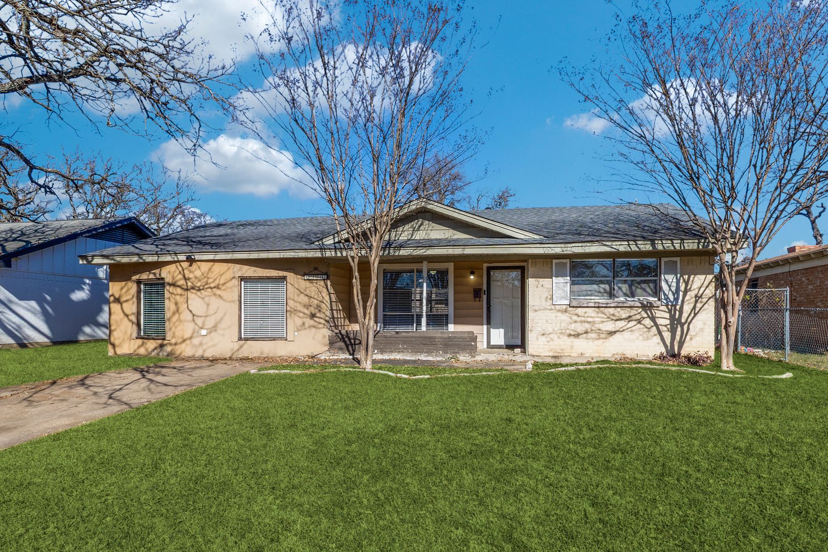 Dallas House: 10511 Castlerock Dr