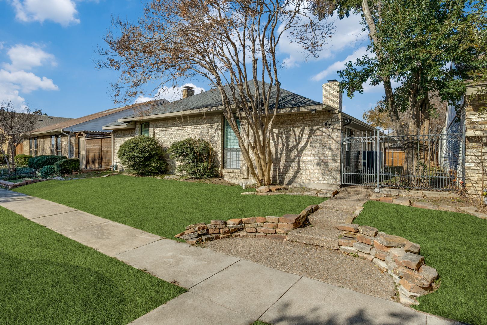 Richardson House: 431 River Oaks Ln