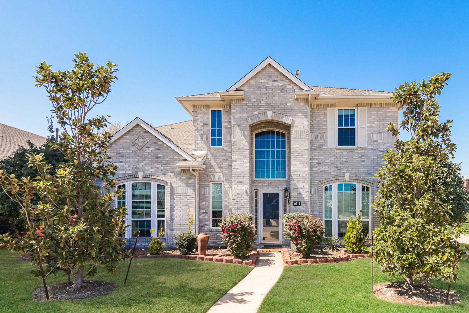 Frisco House: 6111 Arlington Dr