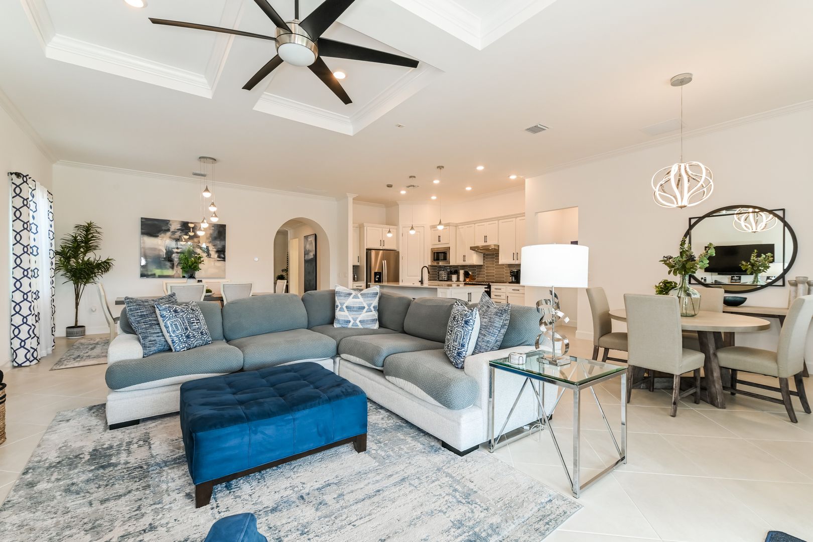 Naples House: 9819 Everglades Dr