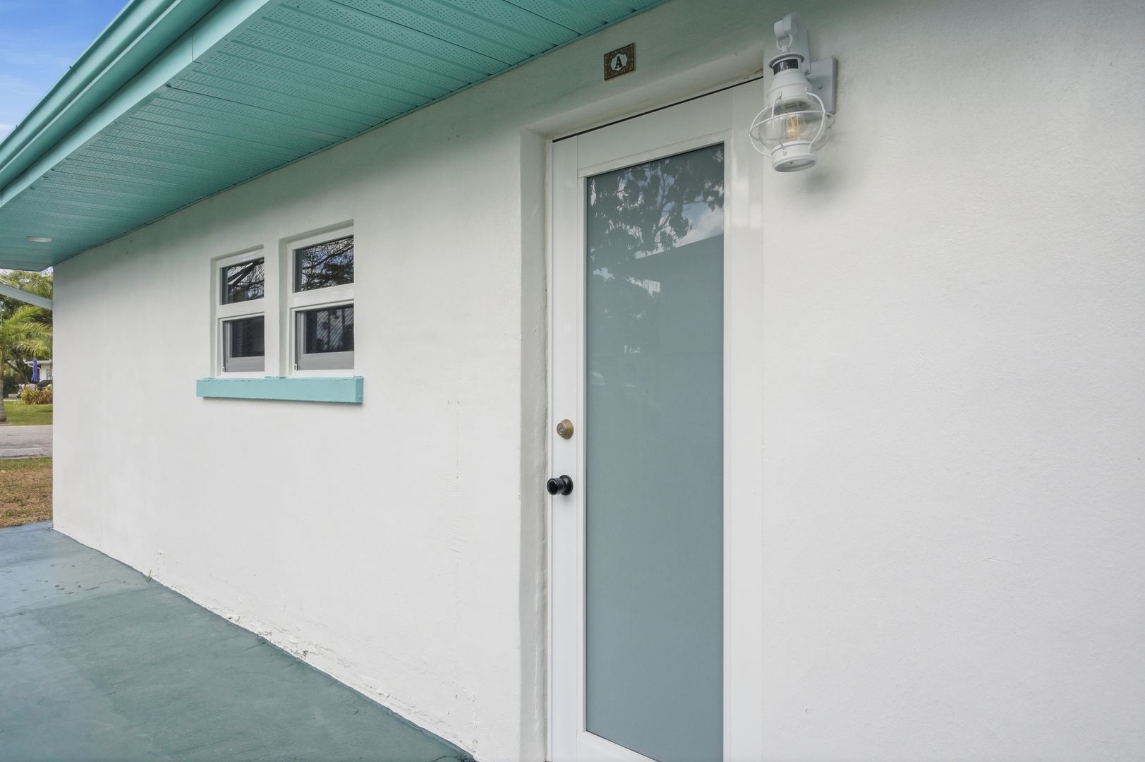 Naples Apartment: 2147 Washington Ave